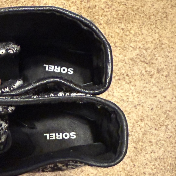 Sorel PDX Wedge Boot with Hot Pink Laces
Women’s Size 9 - Picture 6 of 9